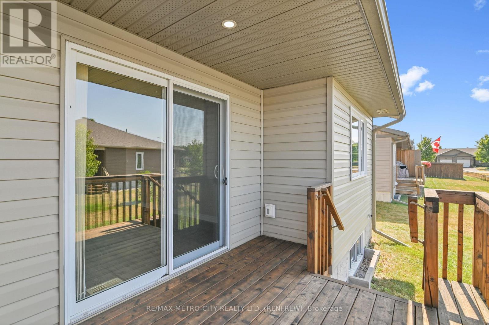 Photo 33 of 35 Otteridge Drive, Renfrew ON
