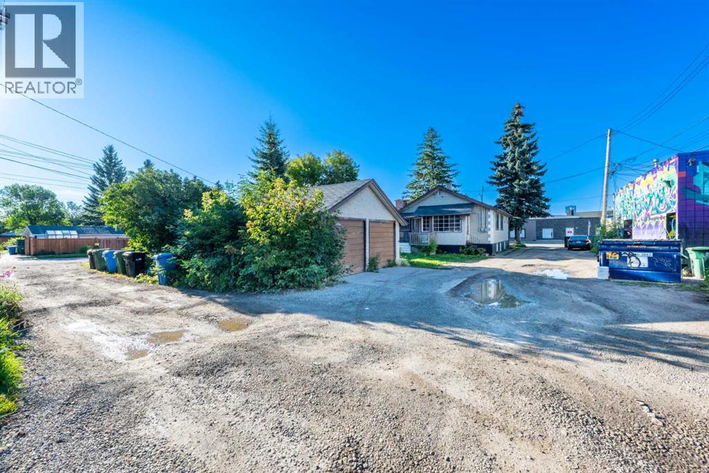 Photo 3 of 424 8 Avenue Ne, Calgary AB