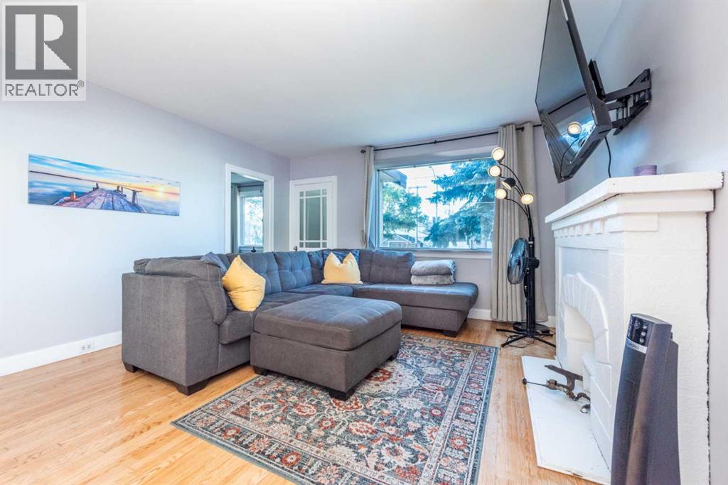 Photo 5 of 424 8 Avenue Ne, Calgary AB