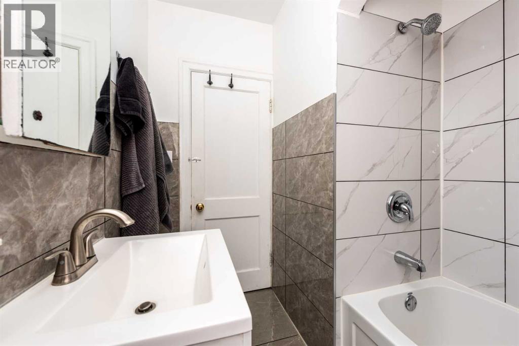 Photo 18 of 424 8 Avenue Ne, Calgary AB