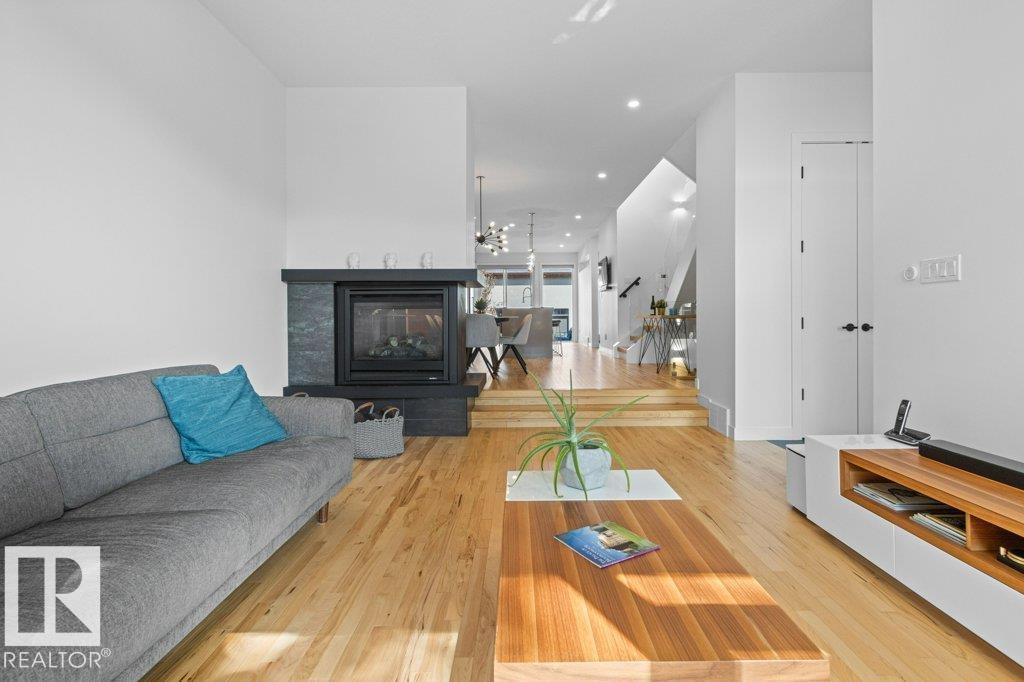 Photo 11 of 7632 92 Av Nw, Edmonton AB