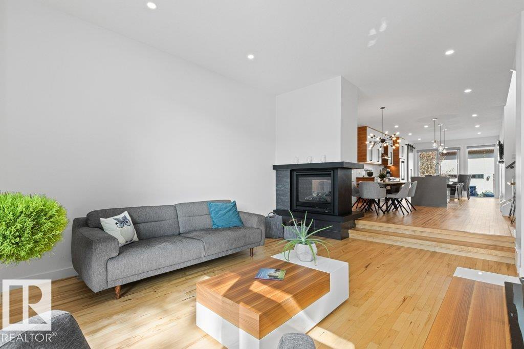 Photo 12 of 7632 92 Av Nw, Edmonton AB