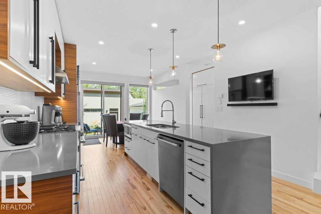 Photo 20 of 7632 92 Av Nw, Edmonton AB