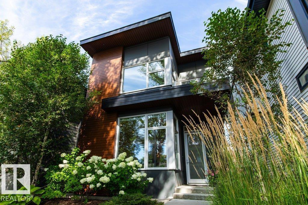 Photo 3 of 7632 92 Av Nw, Edmonton AB