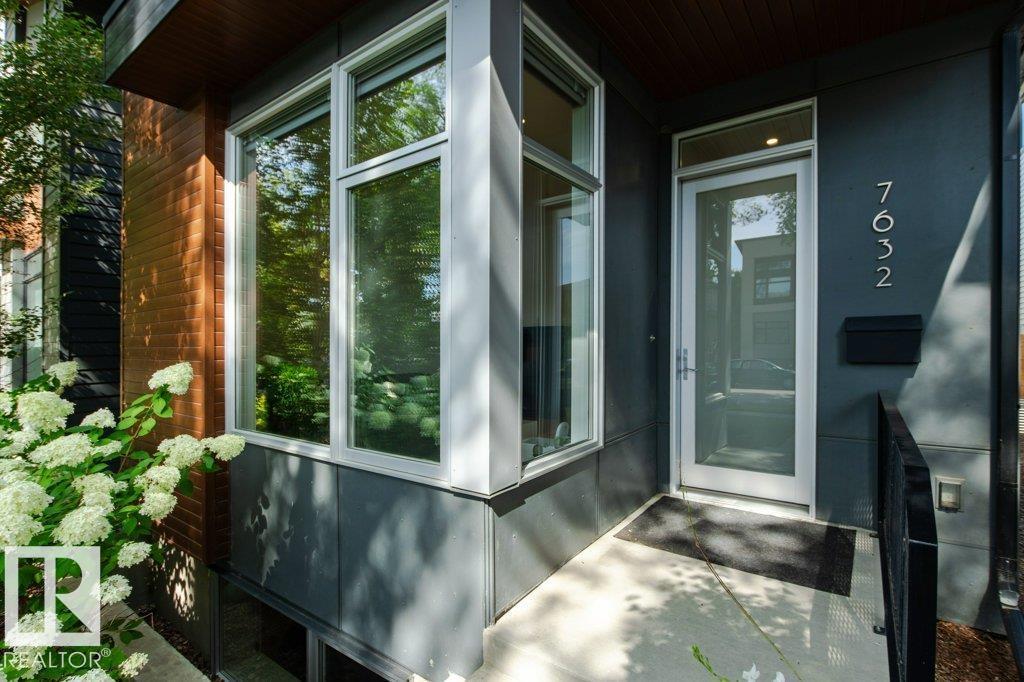 Photo 4 of 7632 92 Av Nw, Edmonton AB