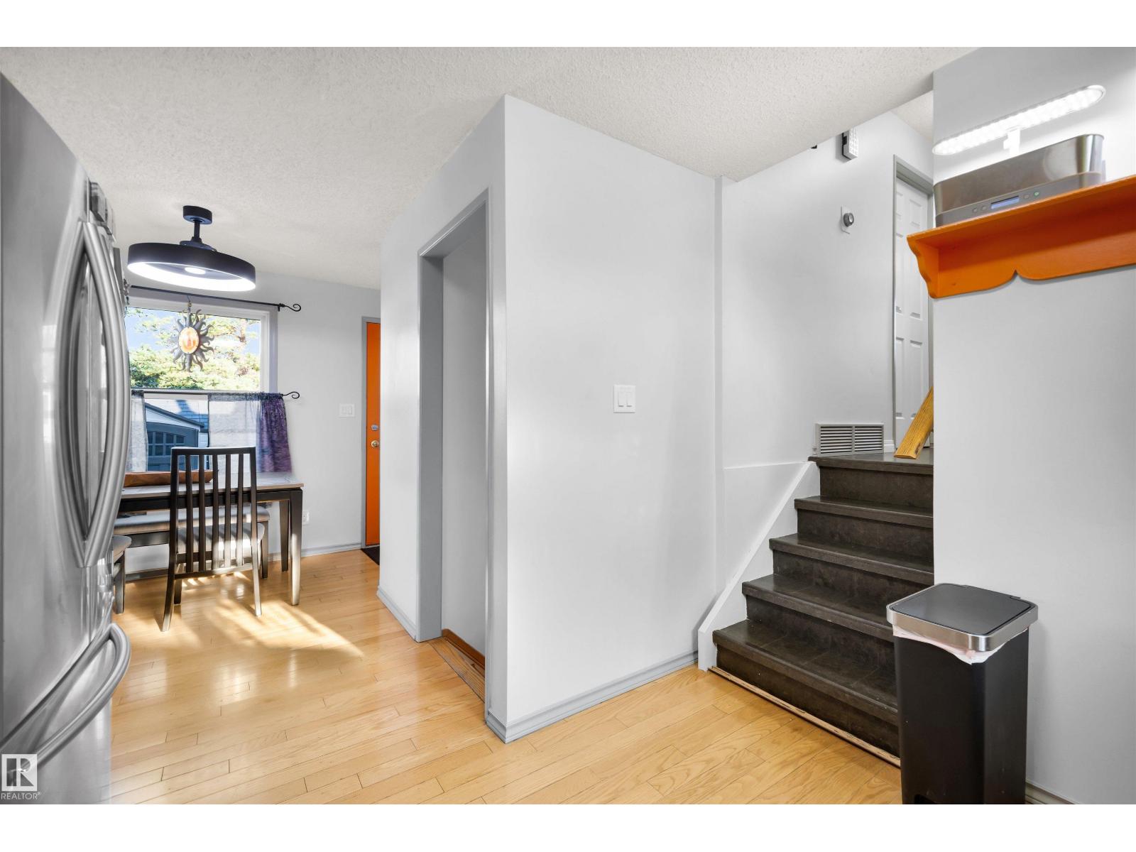 Photo 10 of 6303 11 Av Nw, Edmonton AB