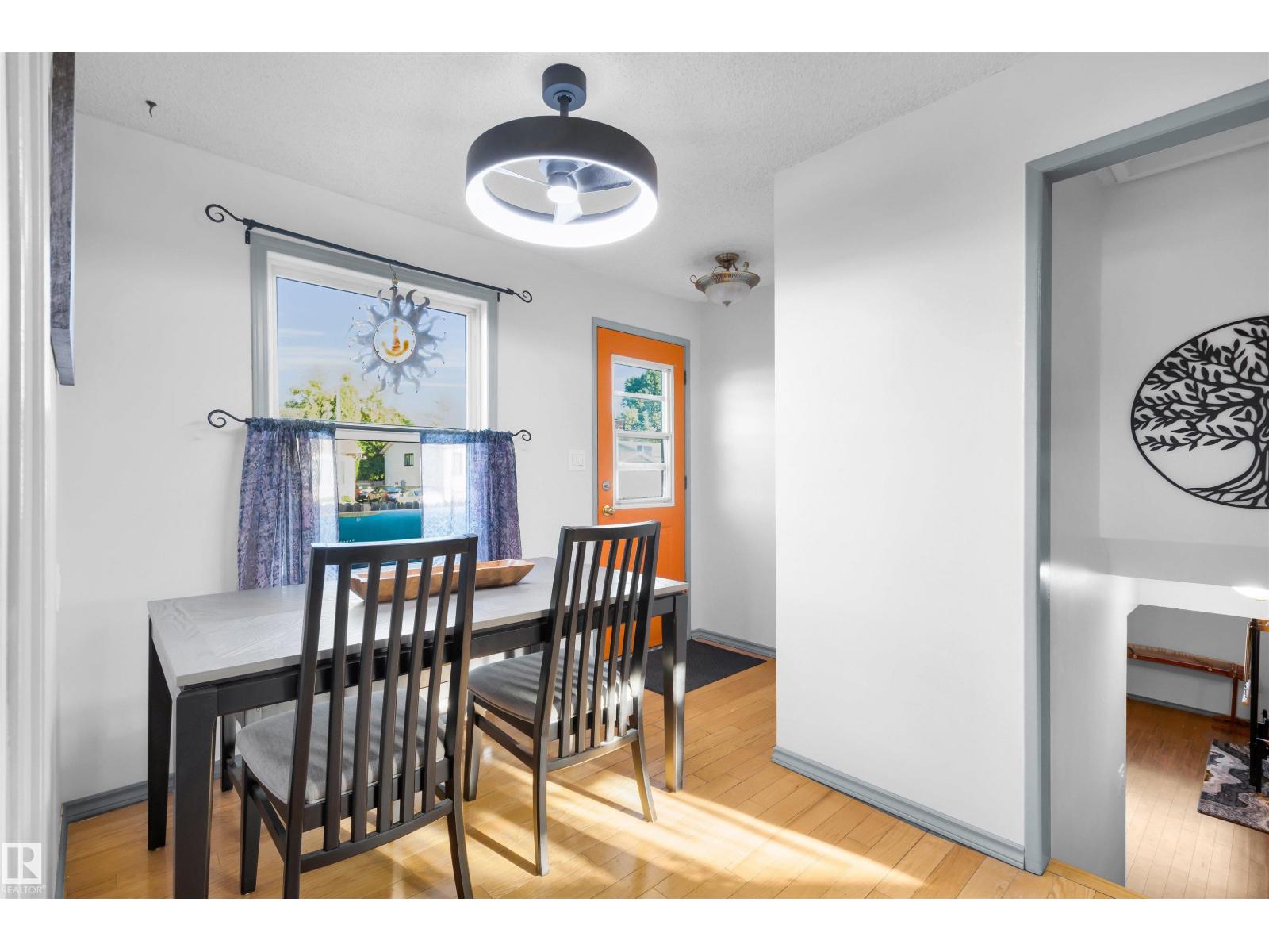 Photo 11 of 6303 11 Av Nw, Edmonton AB