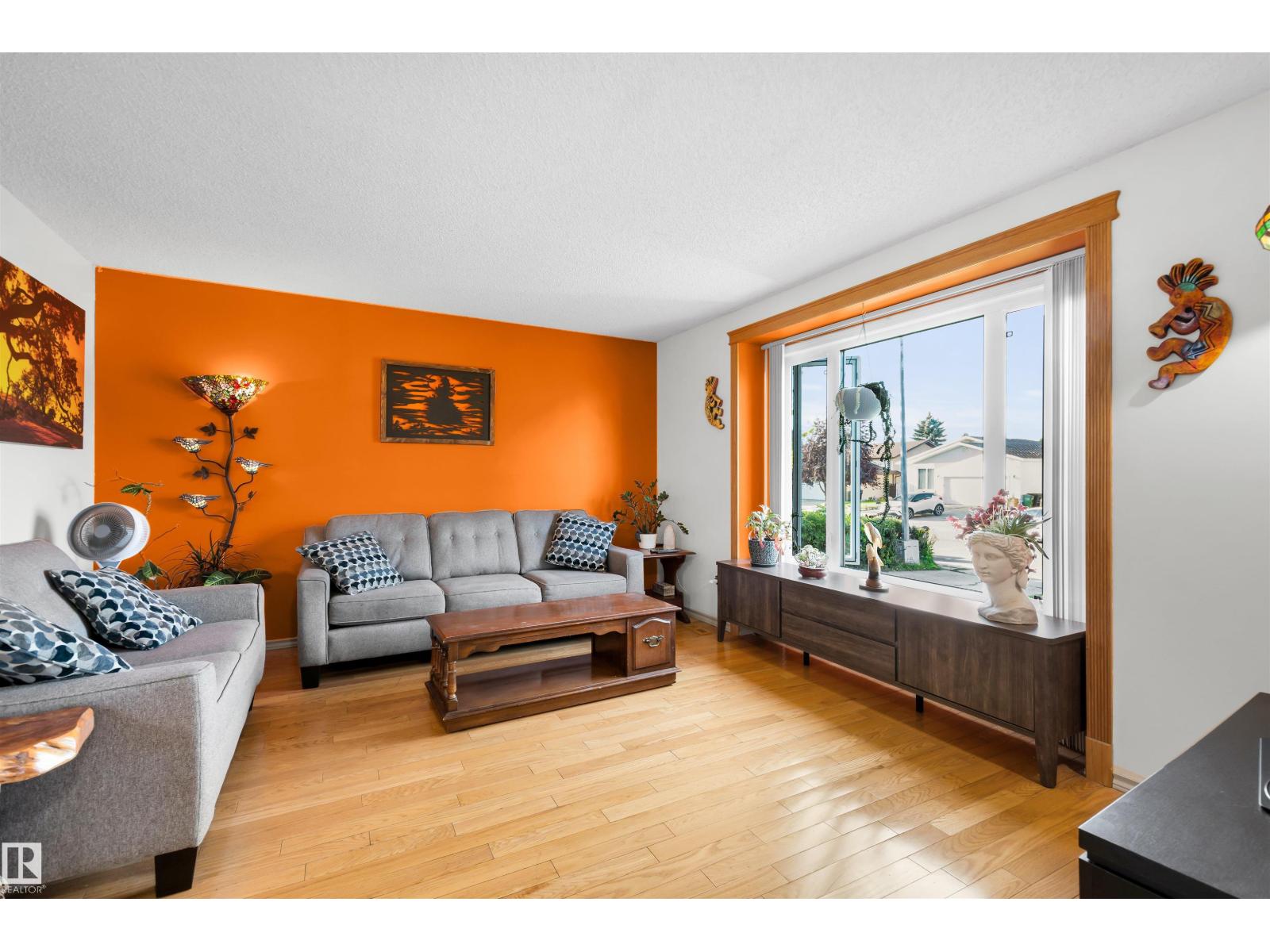 Photo 5 of 6303 11 Av Nw, Edmonton AB