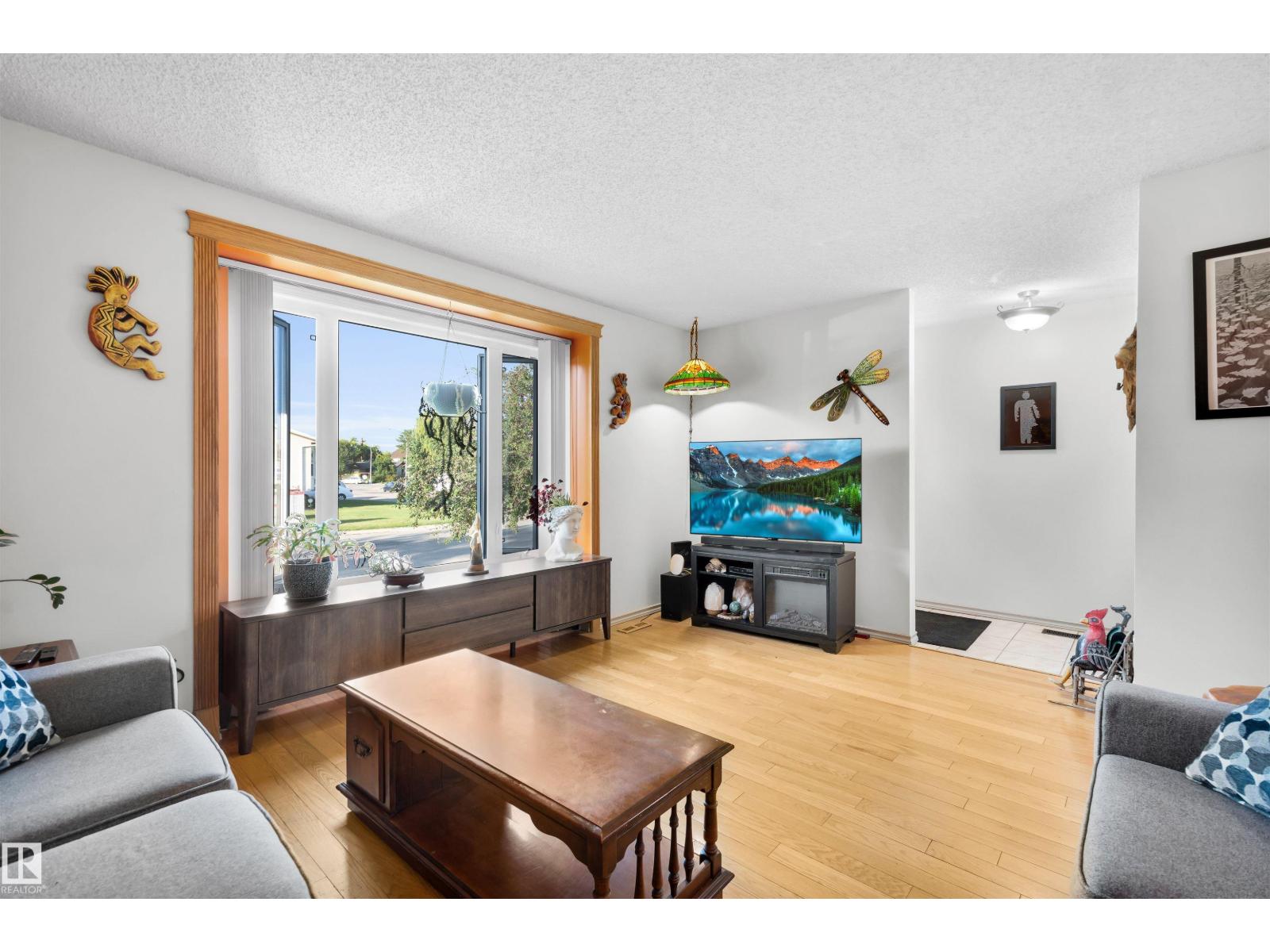 Photo 7 of 6303 11 Av Nw, Edmonton AB