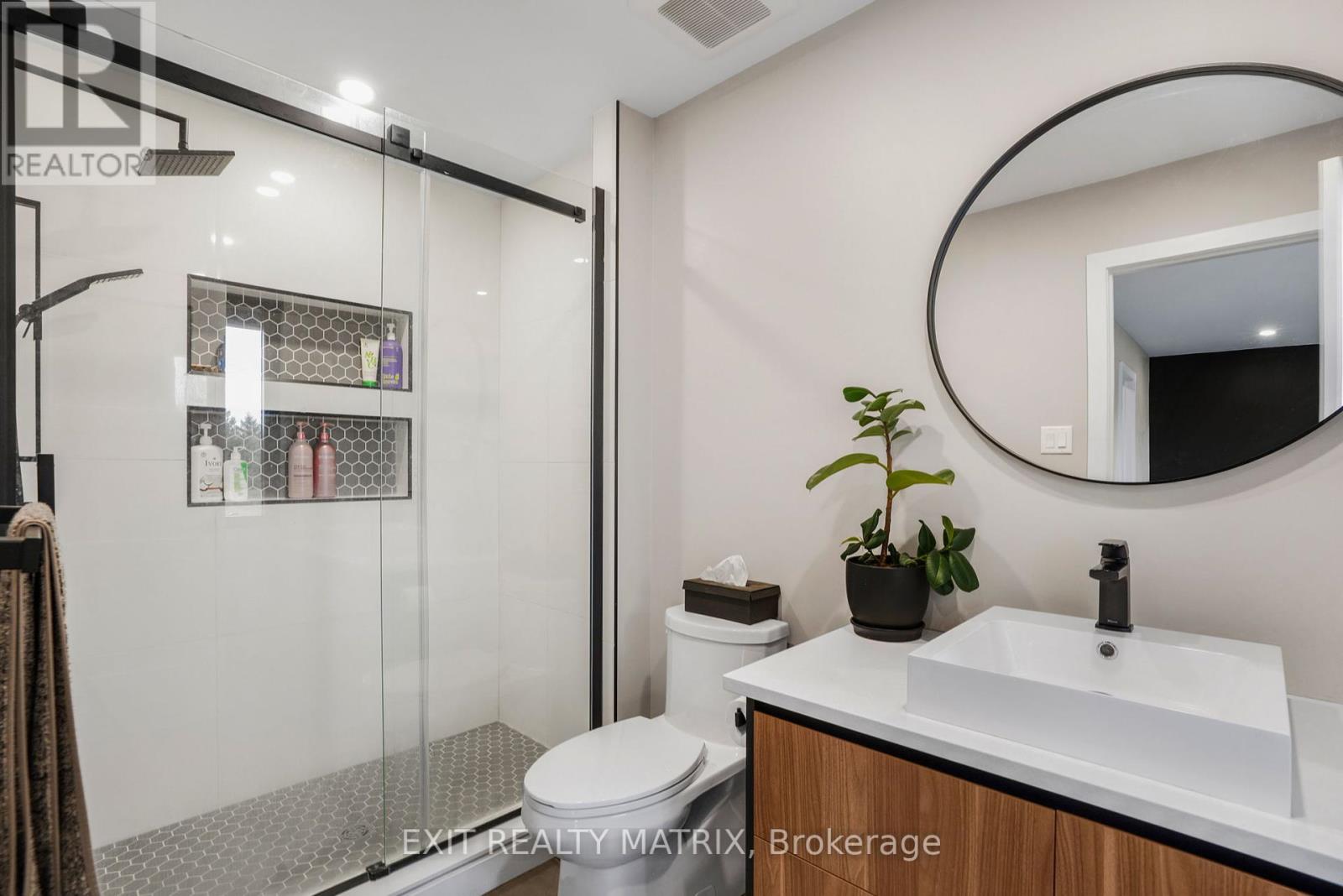 Photo 20 of 529 Voie Ferree Road, Clarencerockland ON