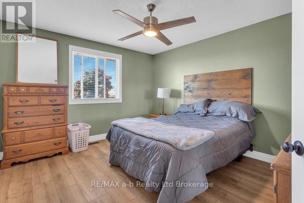 Photo 13 of 72 Ponsford Place, St Thomas ON