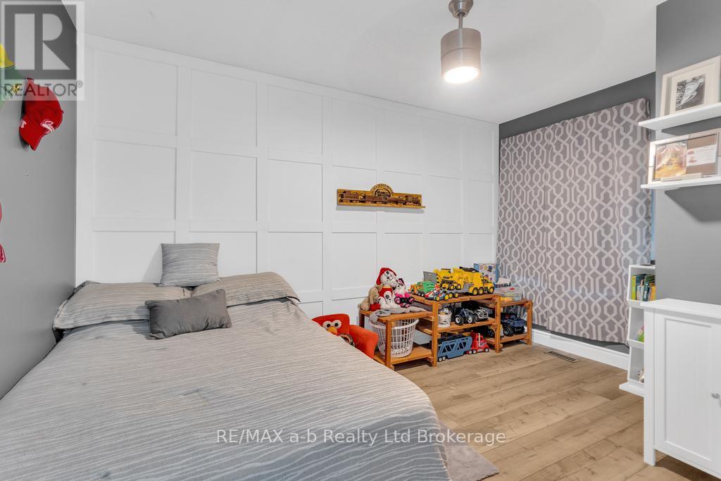 Photo 15 of 72 Ponsford Place, St Thomas ON
