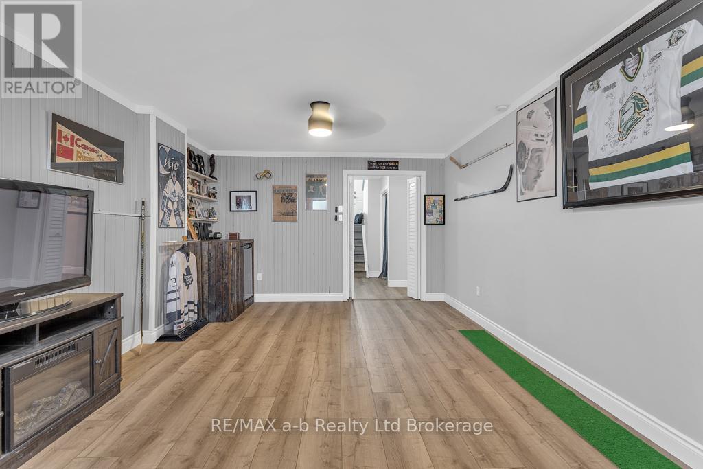 Photo 18 of 72 Ponsford Place, St Thomas ON