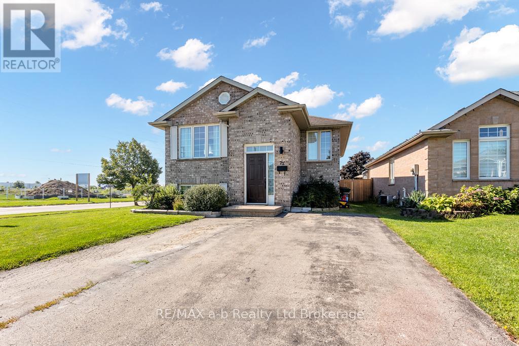 Photo 2 of 72 Ponsford Place, St Thomas ON