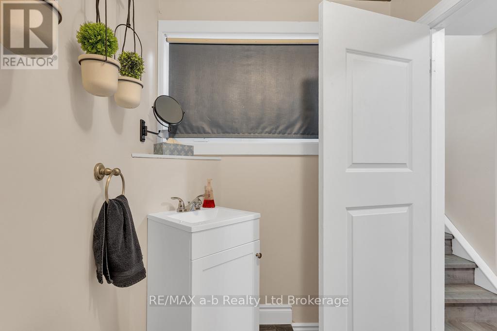 Photo 21 of 72 Ponsford Place, St Thomas ON