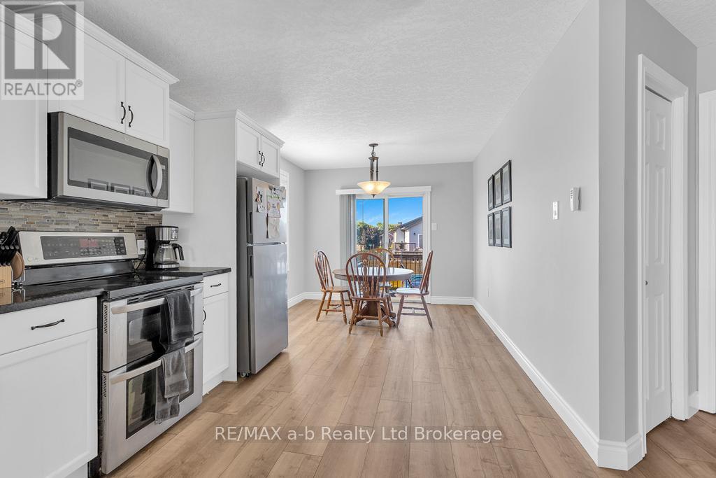 Photo 8 of 72 Ponsford Place, St Thomas ON