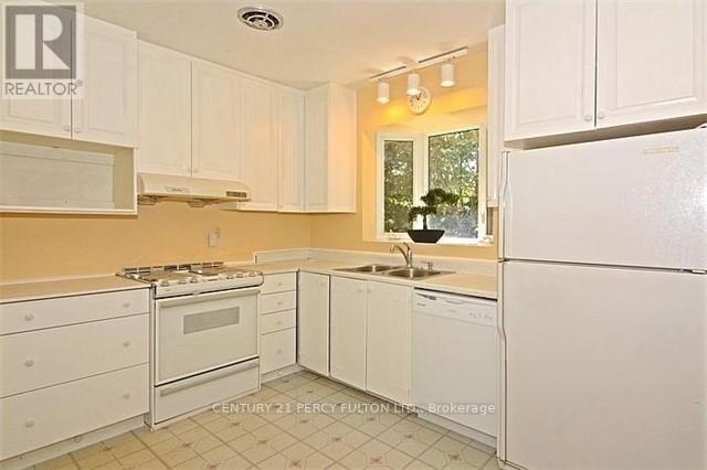 Photo 6 of 73 Grace Street, Toronto ON