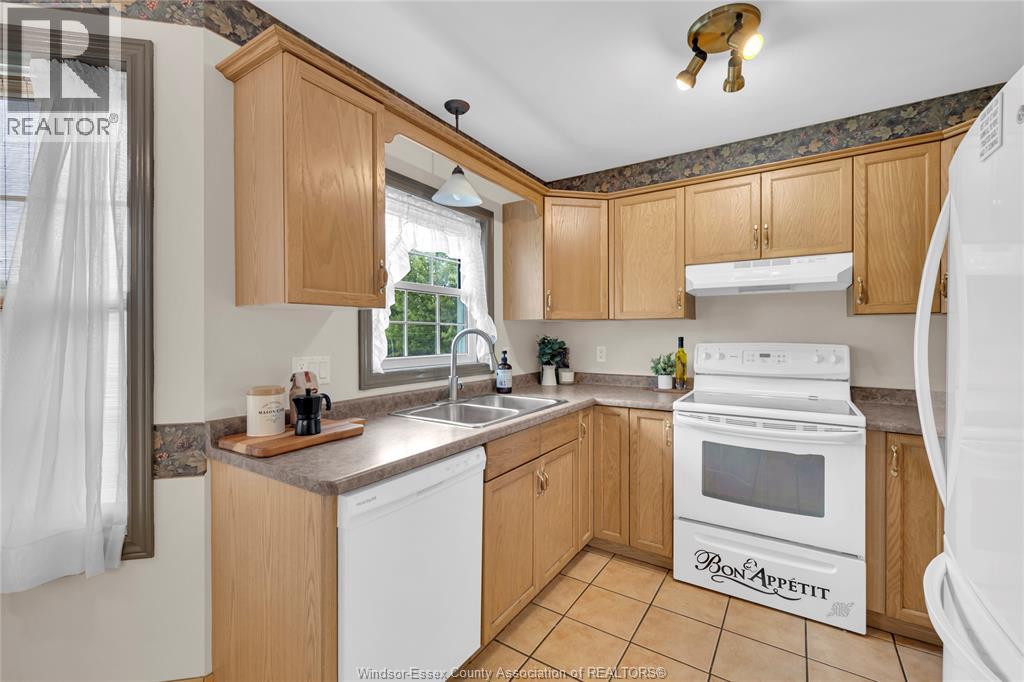Photo 10 of 7057 Giardini, Essex ON