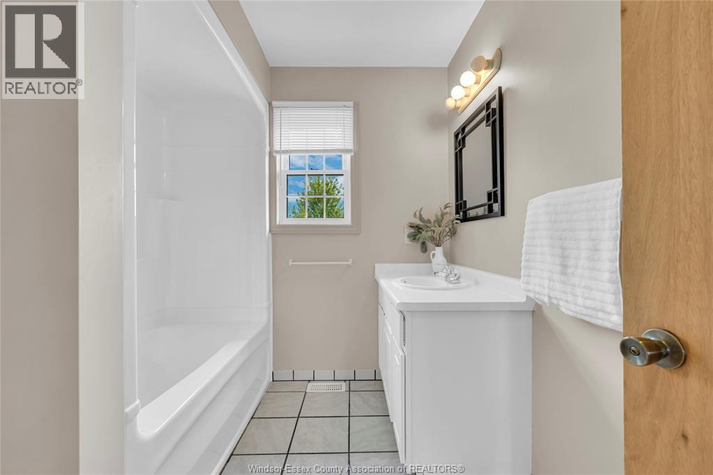 Photo 27 of 7057 Giardini, Essex ON