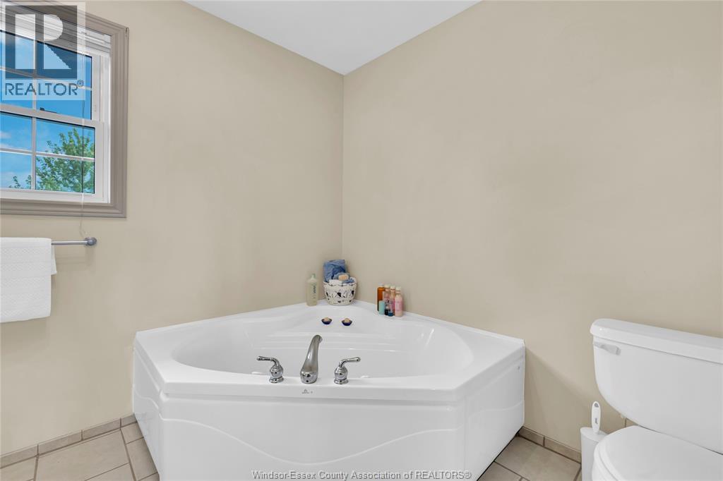 Photo 33 of 7057 Giardini, Essex ON