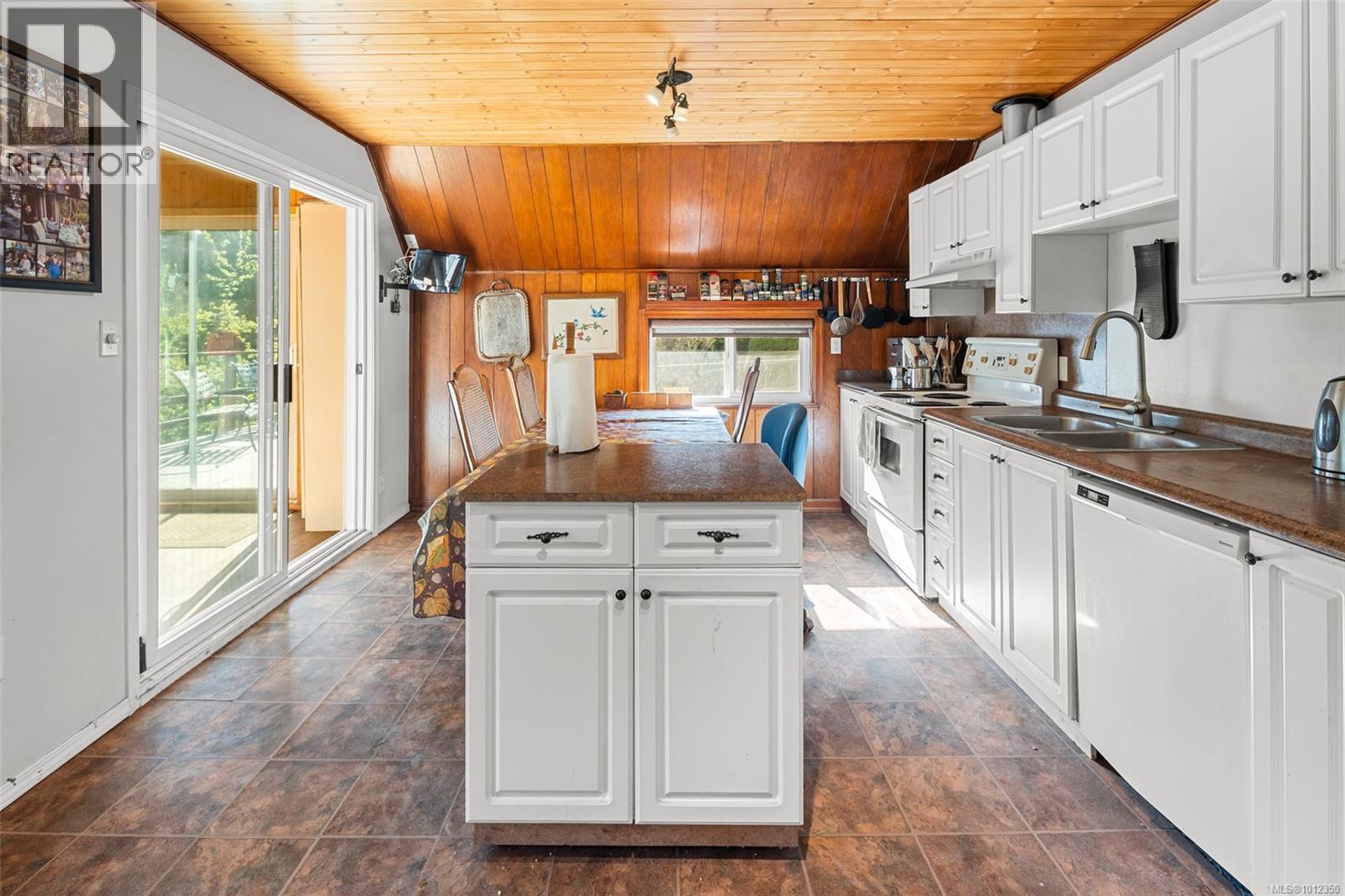  6827 Pascoe Road, Sooke