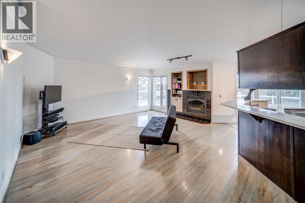 Photo 11 of 2925 Signal Hill Heights Sw, Calgary AB