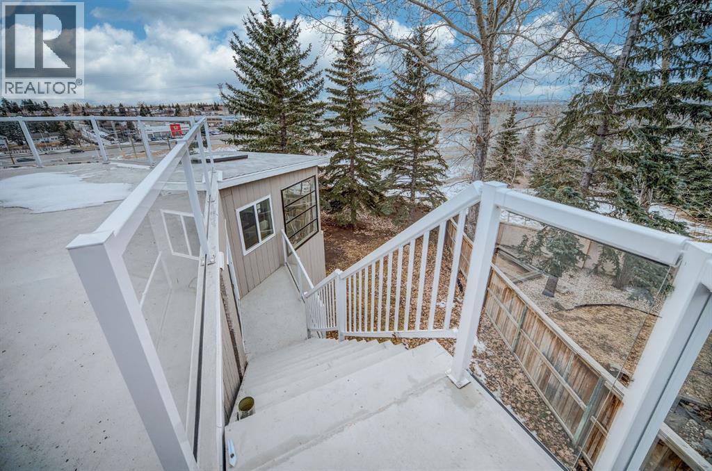 Photo 38 of 2925 Signal Hill Heights Sw, Calgary AB