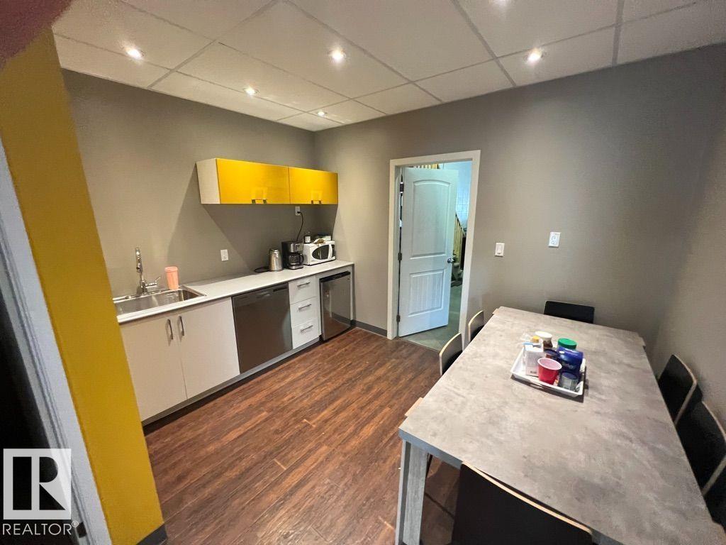 Photo 2 of 4840 93 Av Nw, Edmonton AB