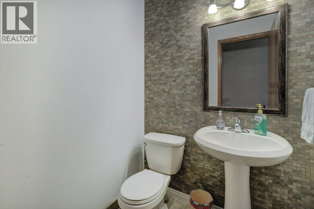 Photo 18 of 2617 Coopers Circle Sw, Airdrie AB