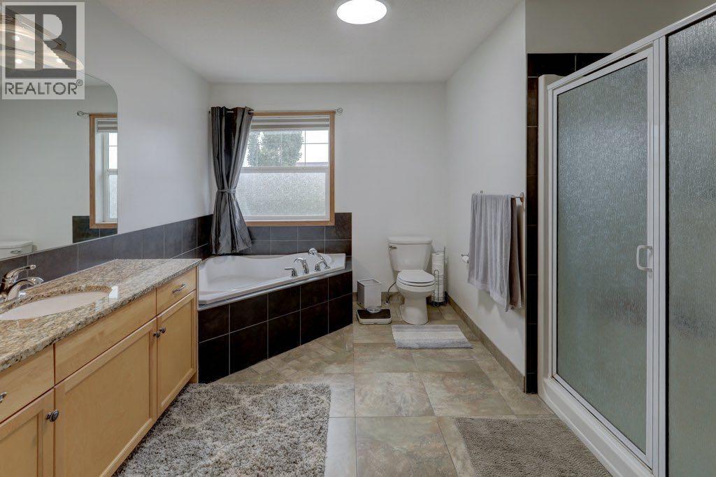 Photo 23 of 2617 Coopers Circle Sw, Airdrie AB