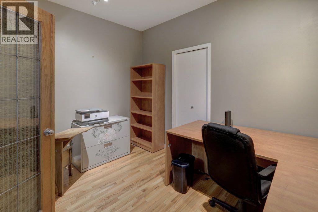 Photo 5 of 2617 Coopers Circle Sw, Airdrie AB