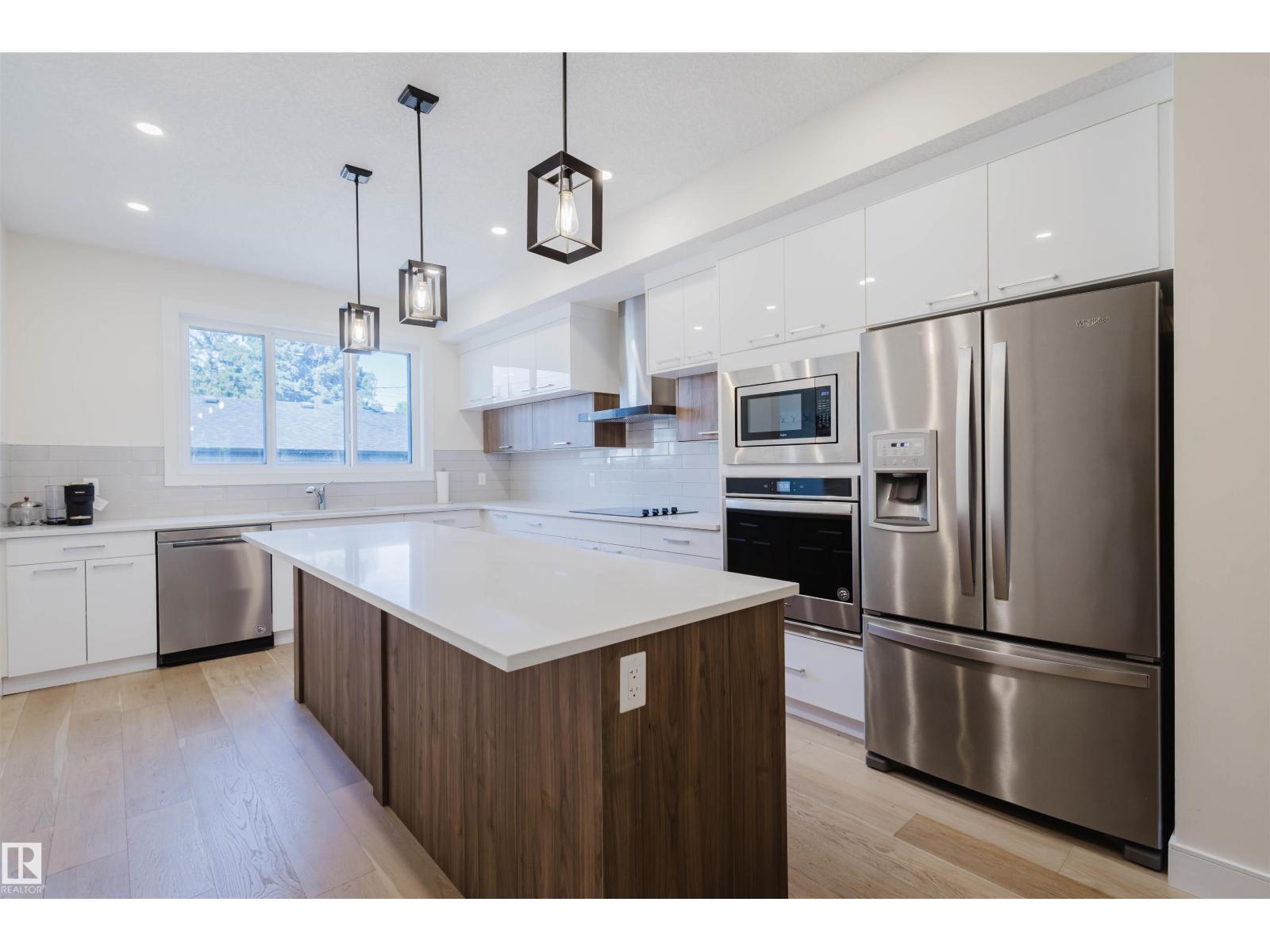 Photo 12 of 10824 66 Av Nw, Edmonton AB