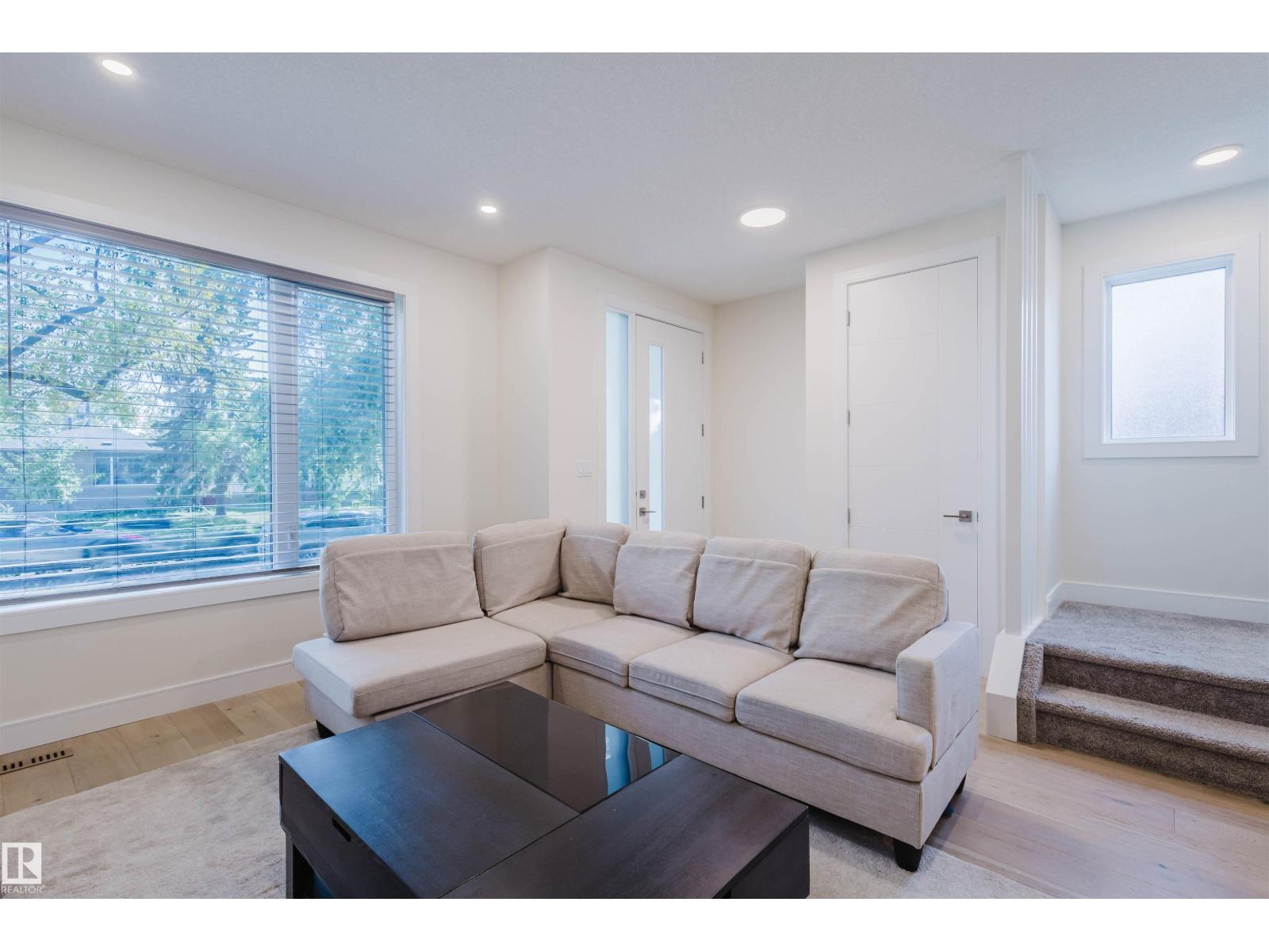 Photo 6 of 10824 66 Av Nw, Edmonton AB