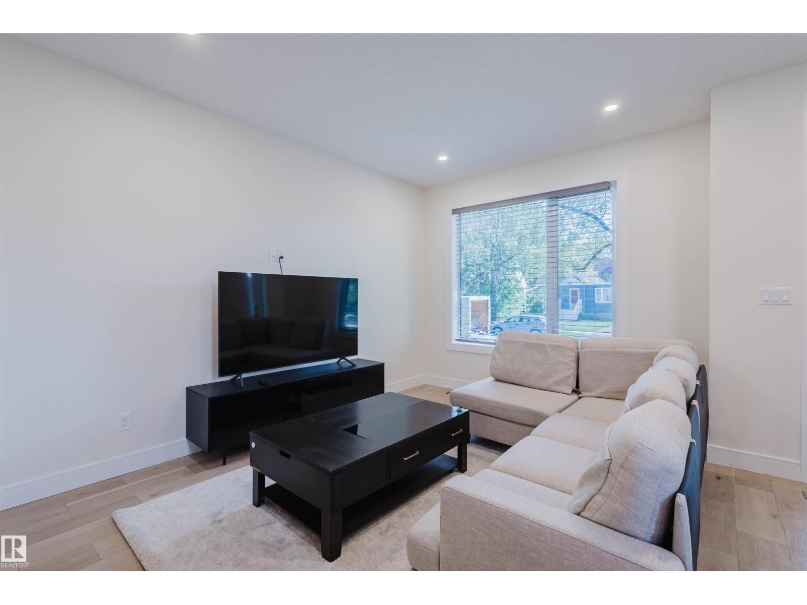 Photo 7 of 10824 66 Av Nw, Edmonton AB