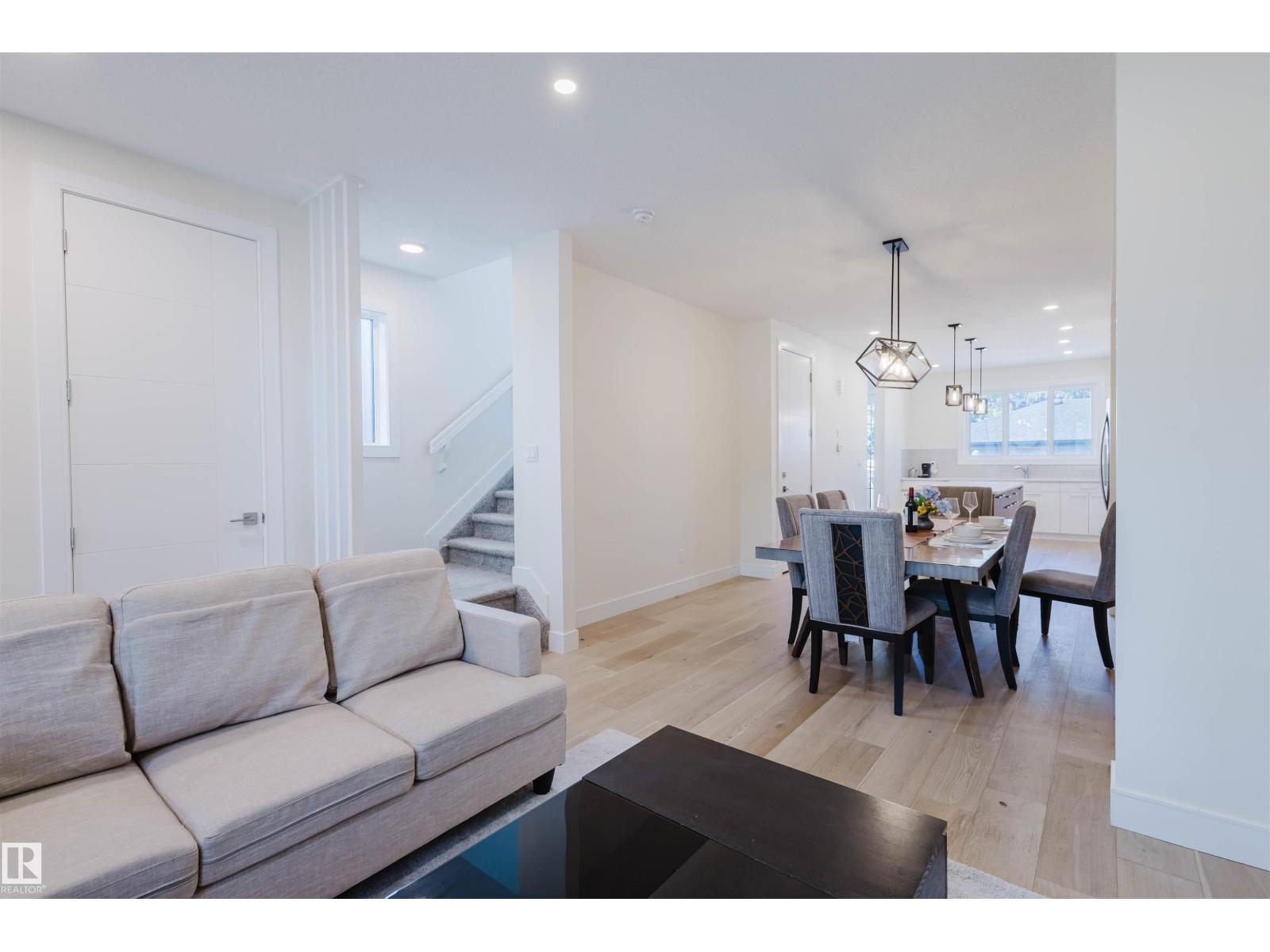 Photo 8 of 10824 66 Av Nw, Edmonton AB