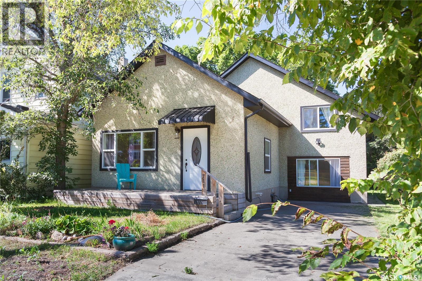 Photo 1 of 711 L Avenue S, Saskatoon SK