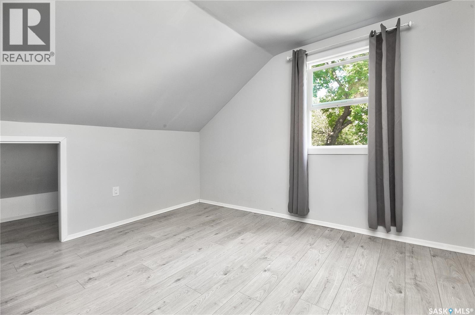 Photo 18 of 711 L Avenue S, Saskatoon SK