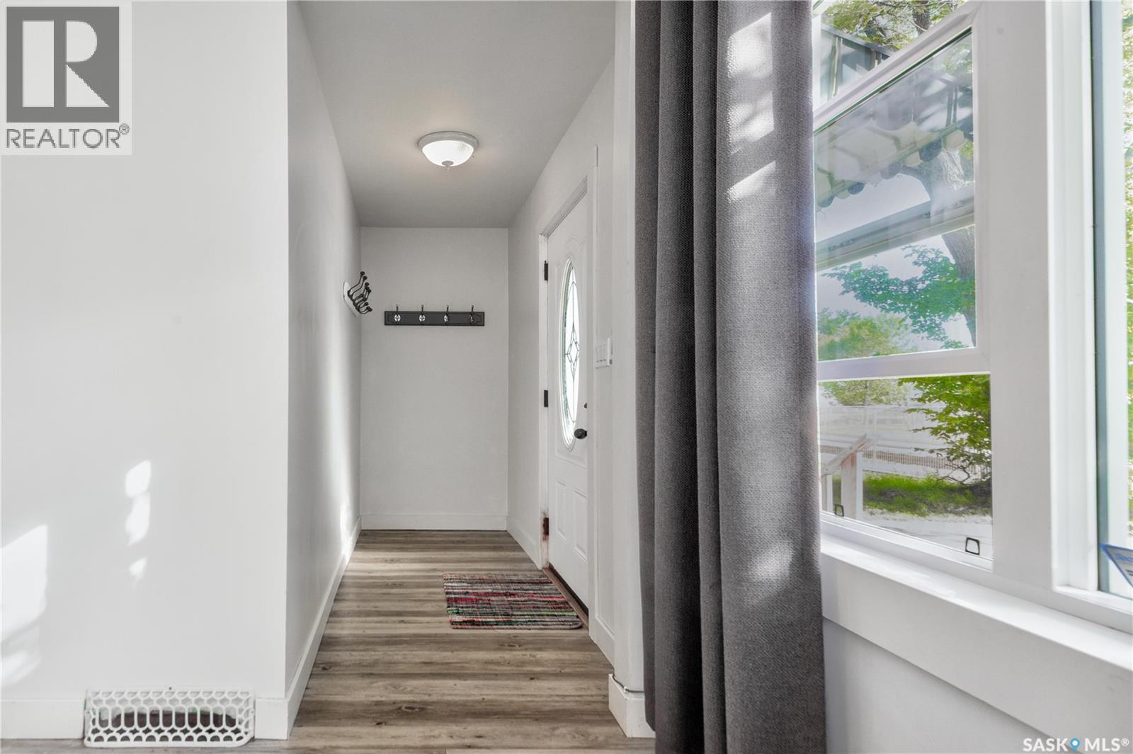 Photo 3 of 711 L Avenue S, Saskatoon SK