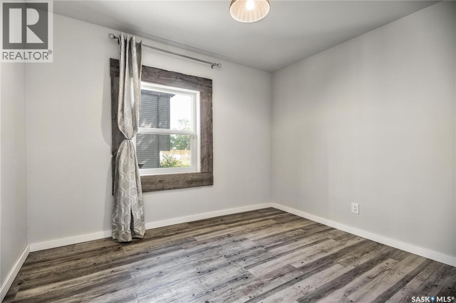 Photo 7 of 711 L Avenue S, Saskatoon SK