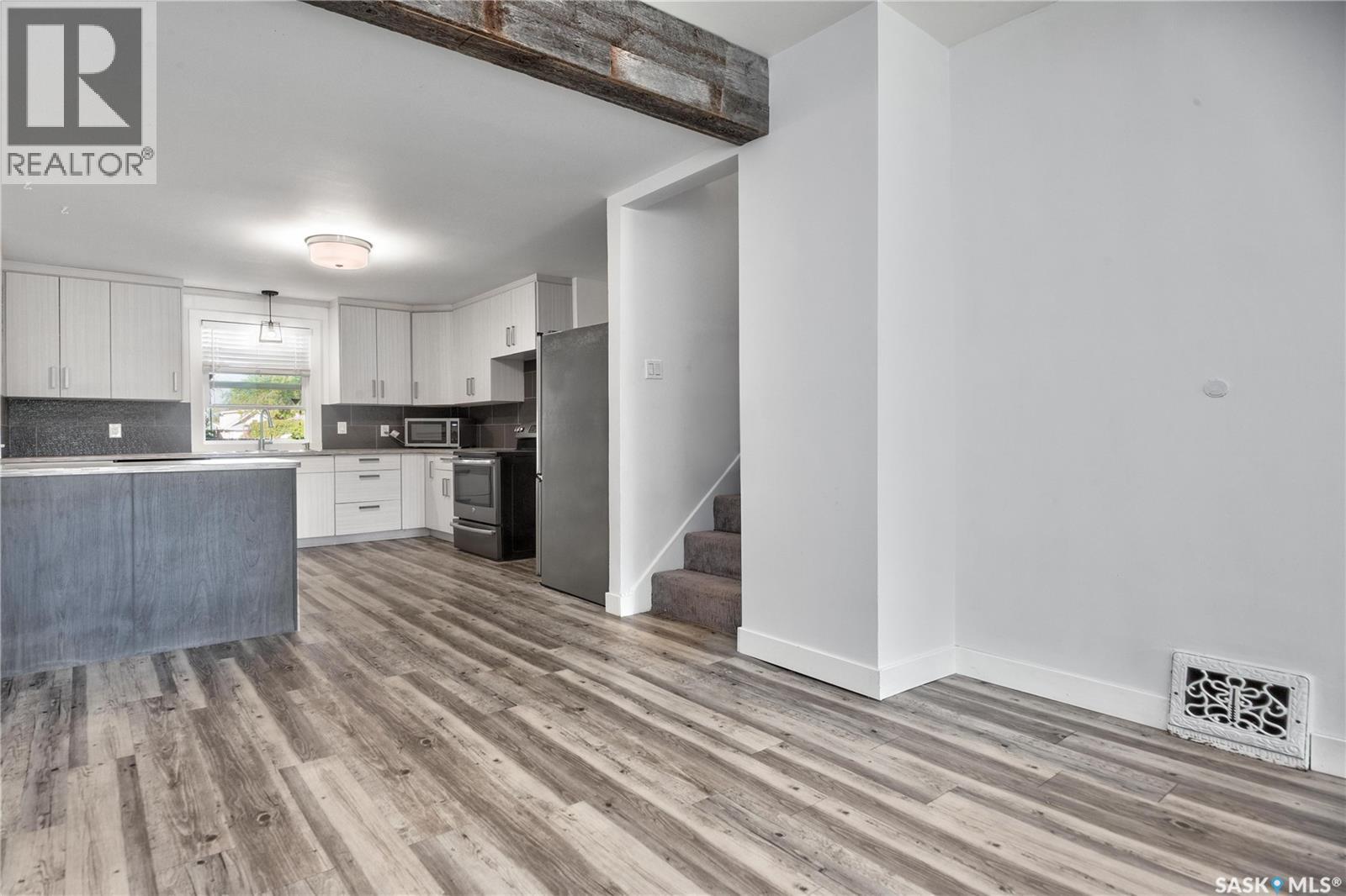 Photo 9 of 711 L Avenue S, Saskatoon SK