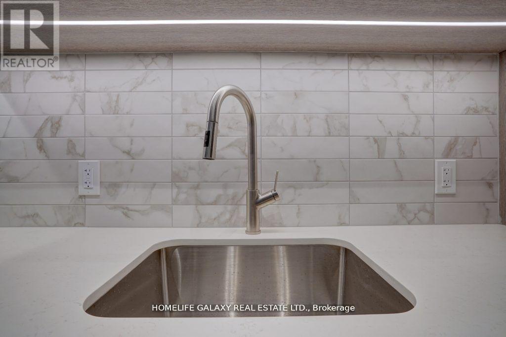 Photo 13 of 307 2020 Bathurst Street, Toronto ON