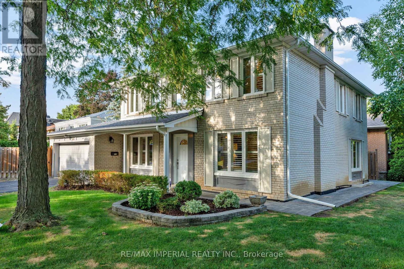 Photo 1 of 263 Upper Highland Crescent, Toronto ON