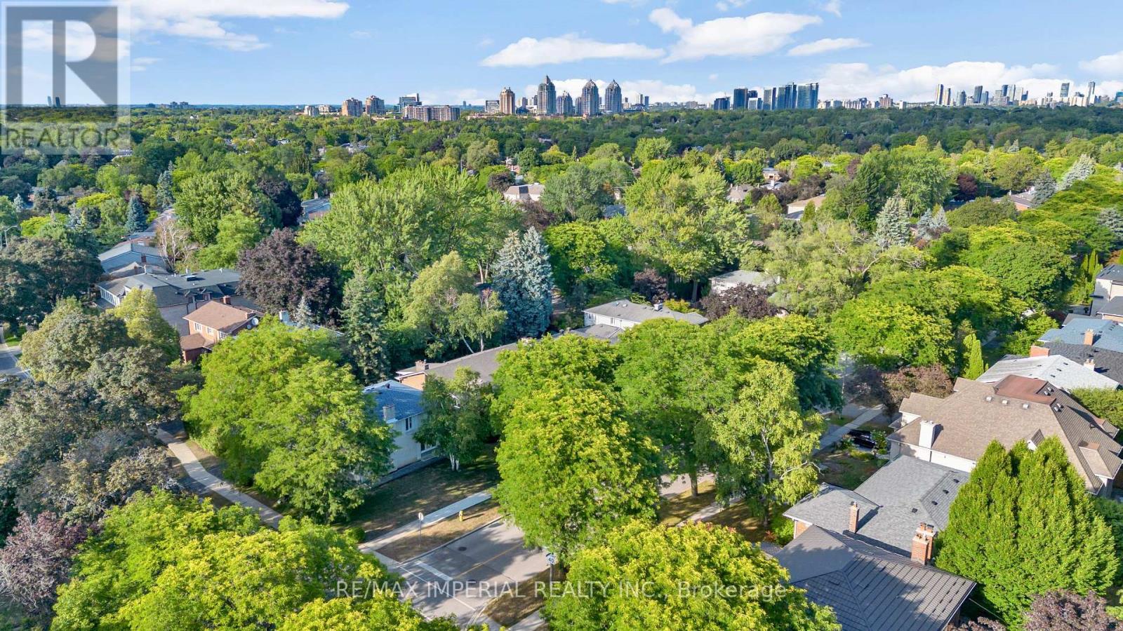 Photo 11 of 263 Upper Highland Crescent, Toronto ON