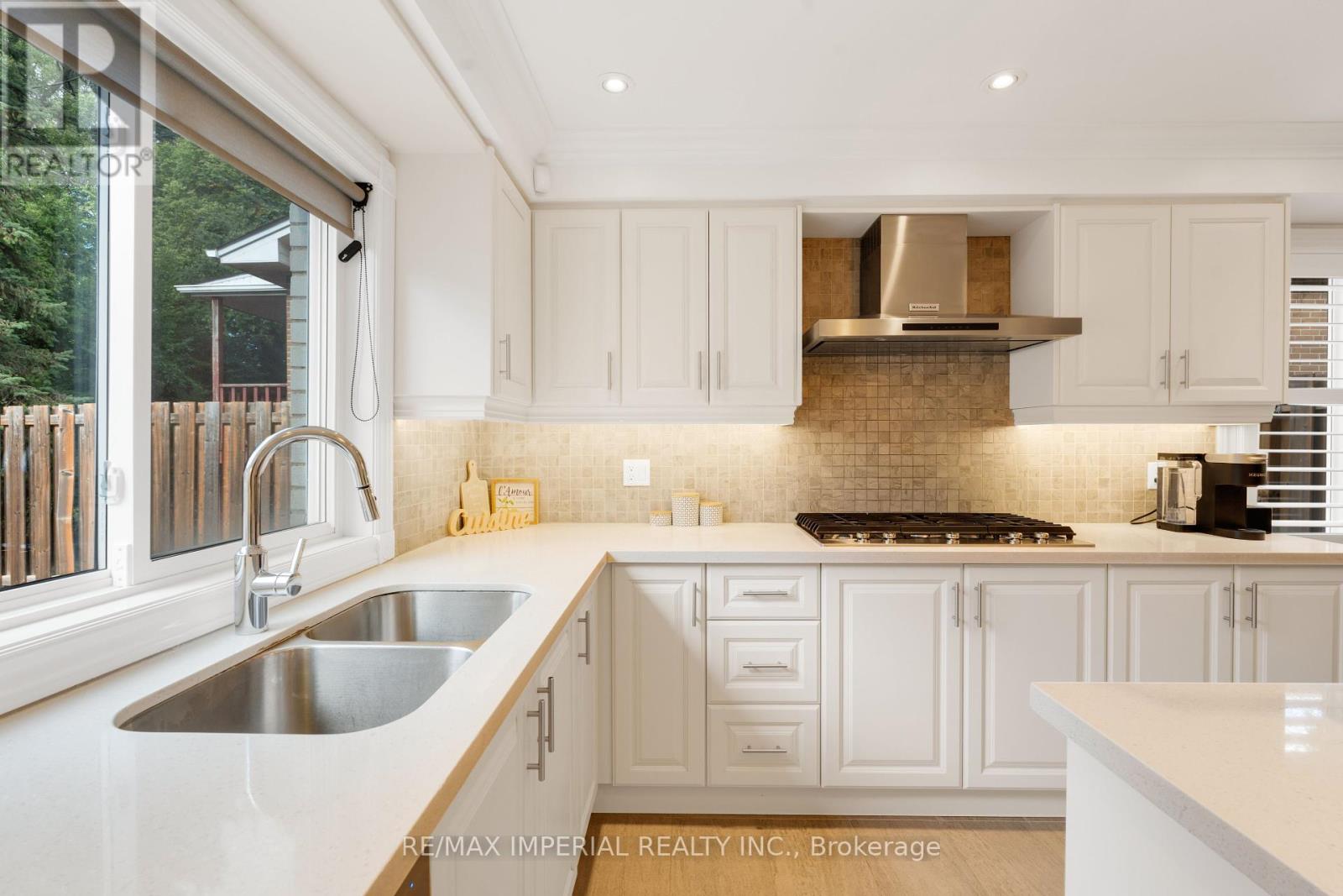 Photo 24 of 263 Upper Highland Crescent, Toronto ON