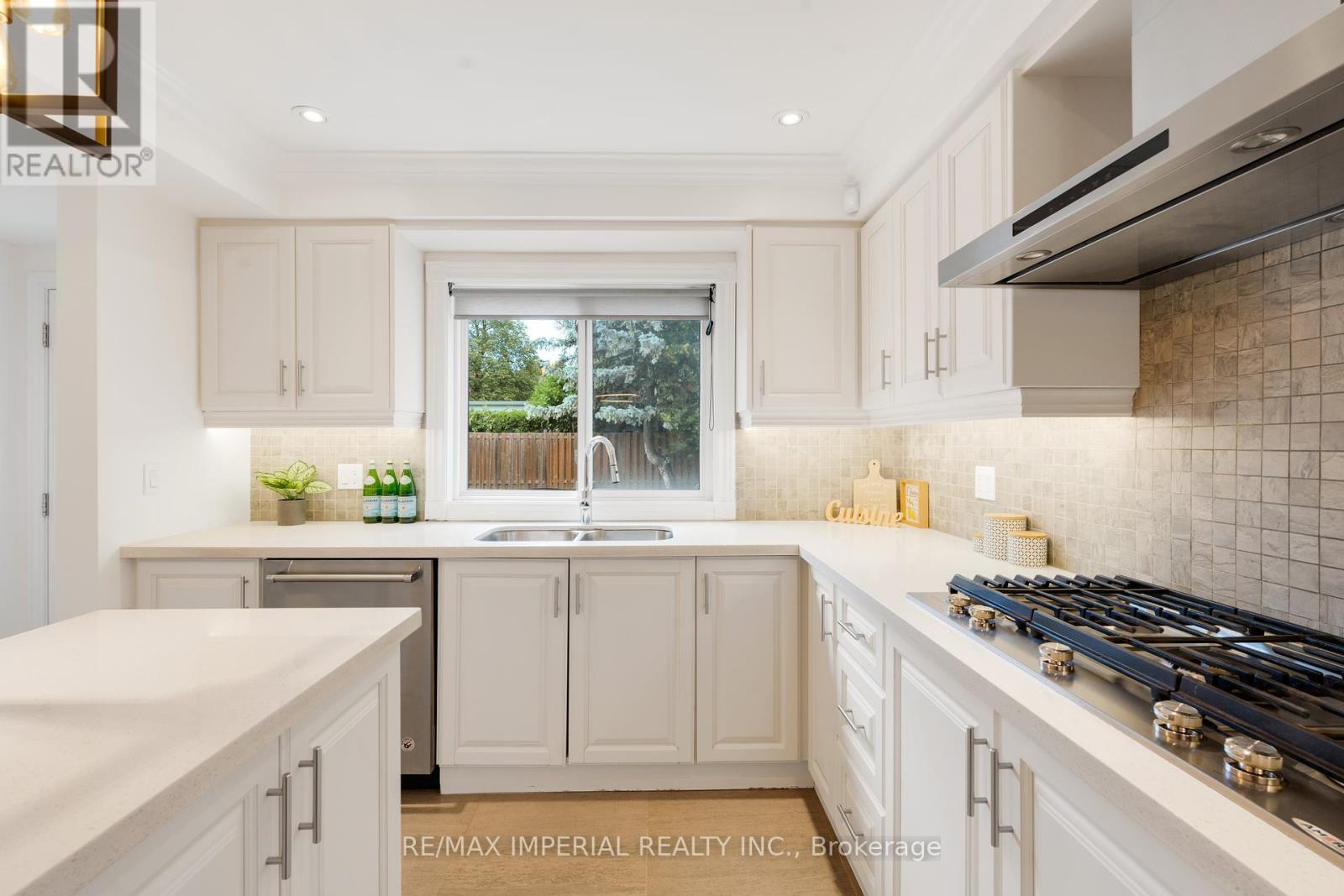 Photo 25 of 263 Upper Highland Crescent, Toronto ON