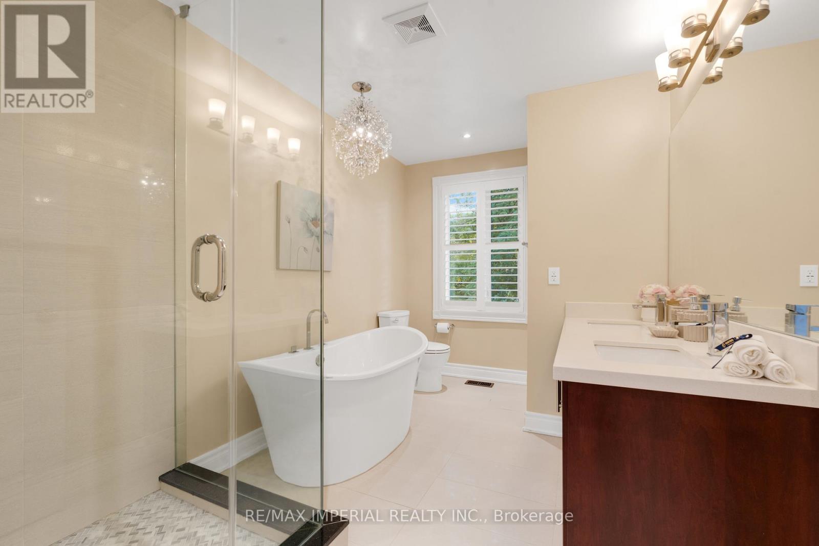 Photo 33 of 263 Upper Highland Crescent, Toronto ON