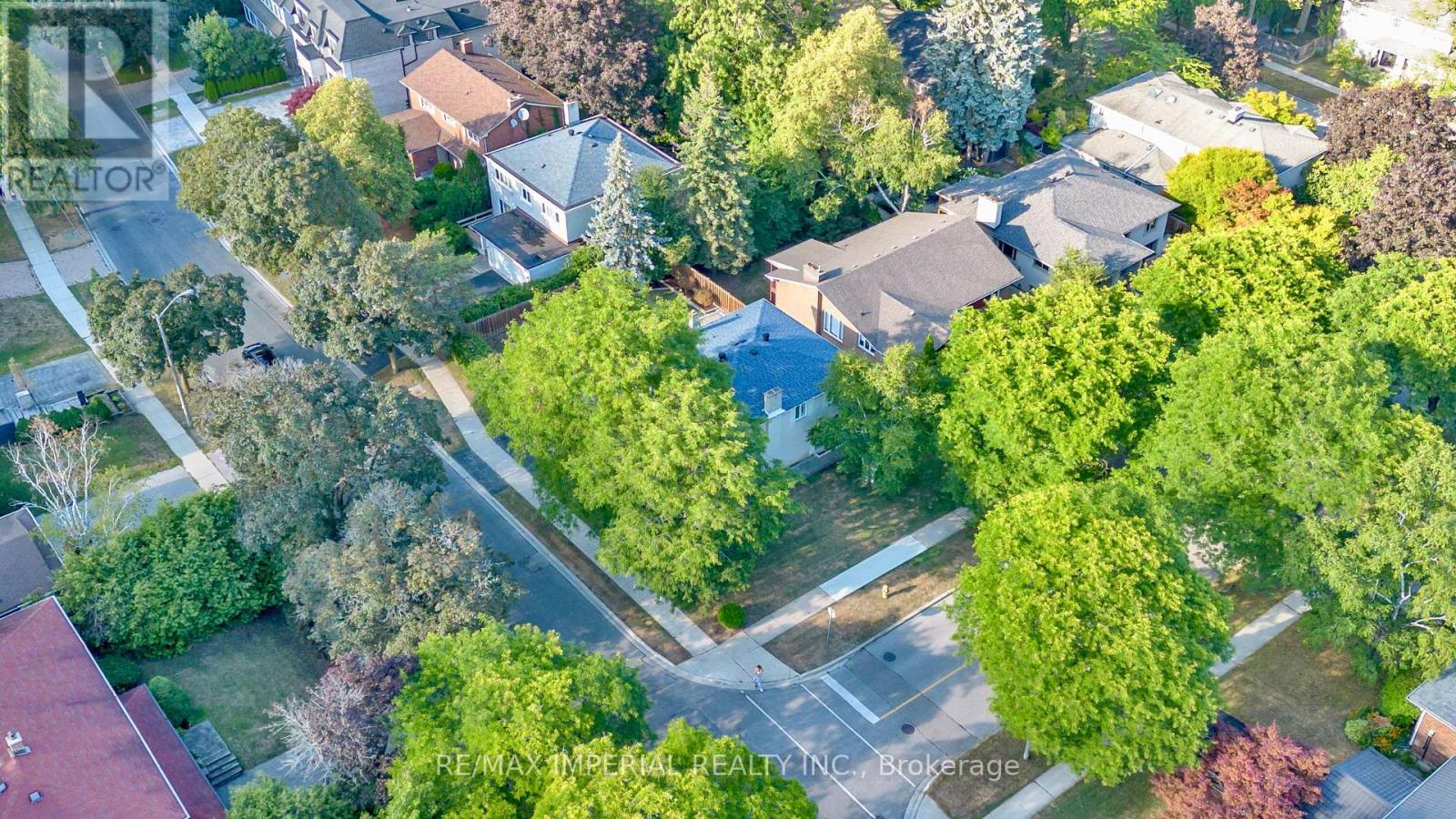Photo 6 of 263 Upper Highland Crescent, Toronto ON