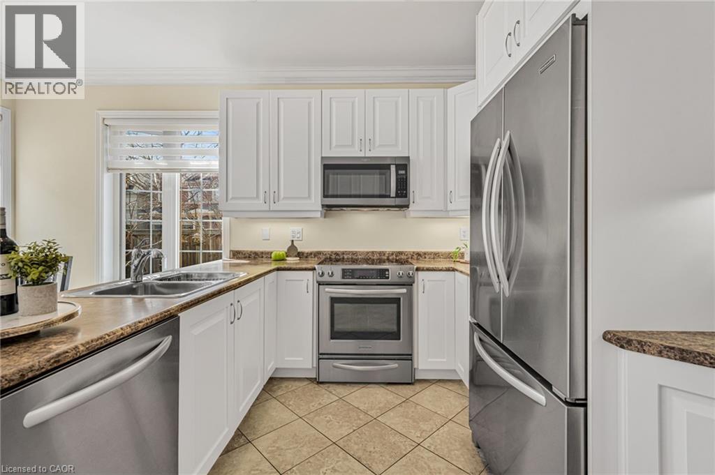 Photo 15 of 3308 Granite Gate, Burlington ON