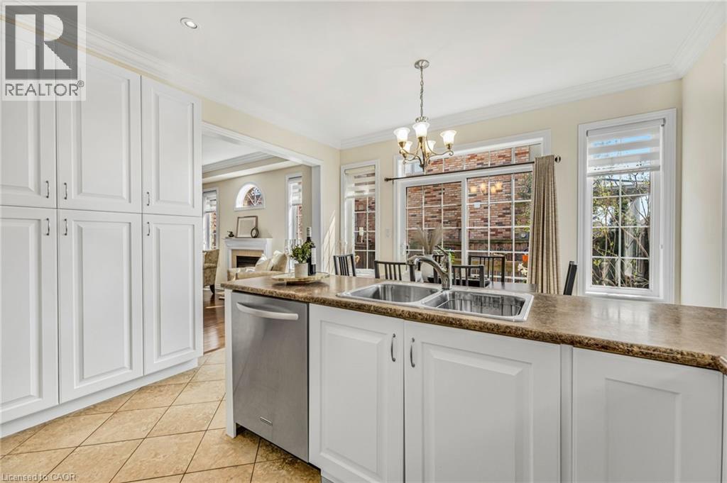 Photo 16 of 3308 Granite Gate, Burlington ON