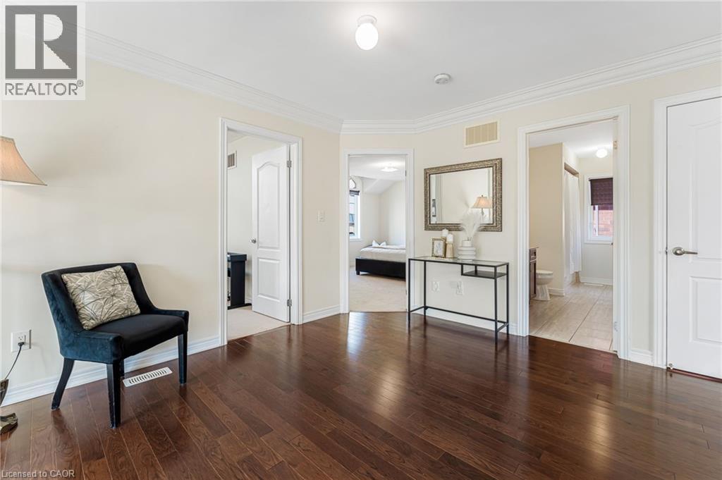Photo 23 of 3308 Granite Gate, Burlington ON